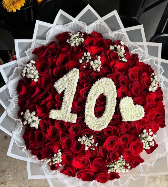 Red Roses Botique 100 Red Roses | Boutique 66